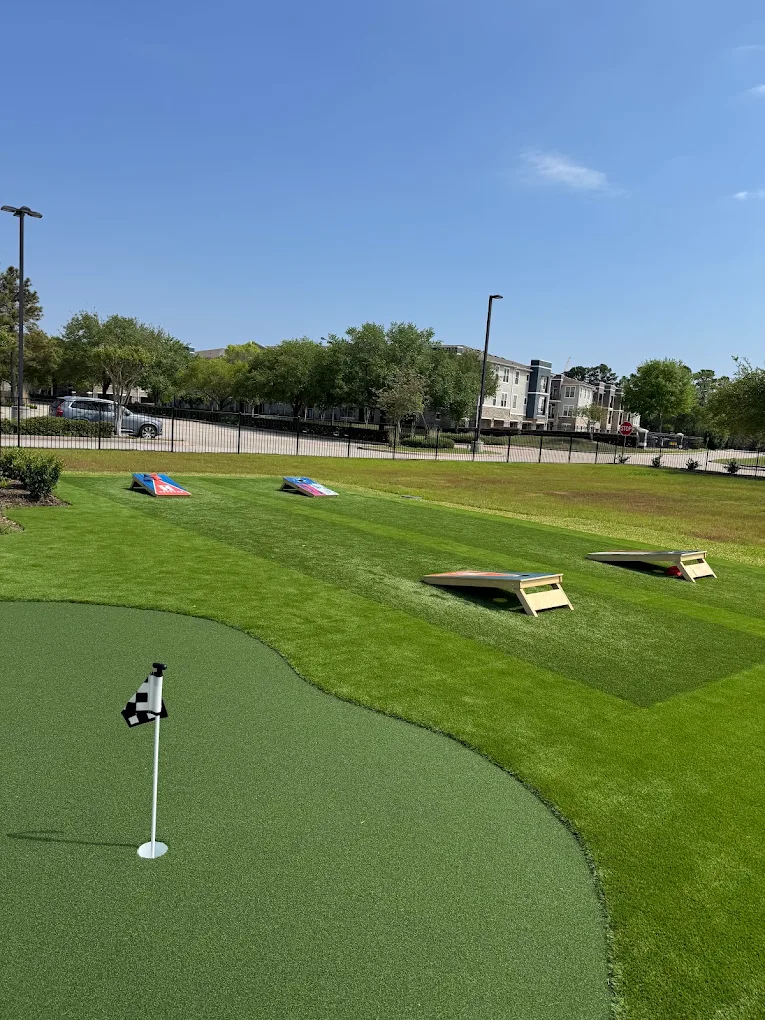 Cornhole & putting green